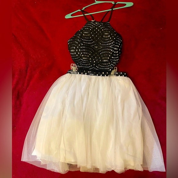 White halter top, waist-cinching and slimming, cake short skirt, homecoming dress R4507